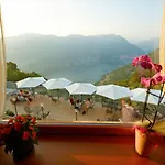 فندق Paradiso 3*